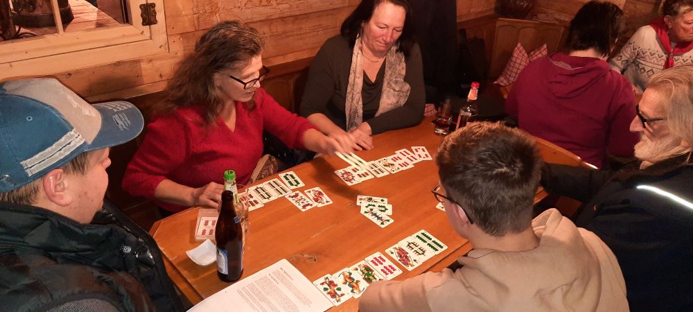 „Schafkopf“- Basiswissen in der Brombachsee Alm erworben