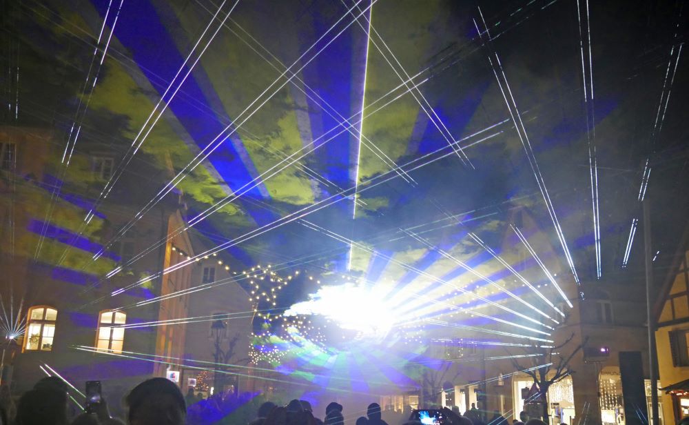 Startschuss ins Jubeljahr 2023 – Eindrucksvolle Drohnen- und Lasershow am Gunzenhäuser Nachthimmel