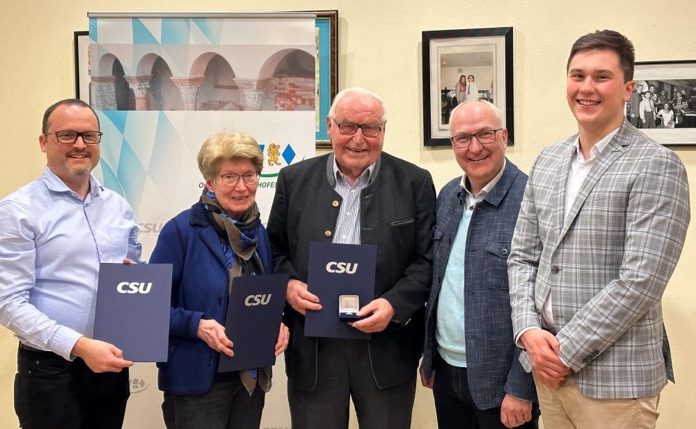 Neuwahlen und Mitgliederehrungen —&nbsp;Landtagskandidat Helmut Schnotz bei der CSU Solnhofen