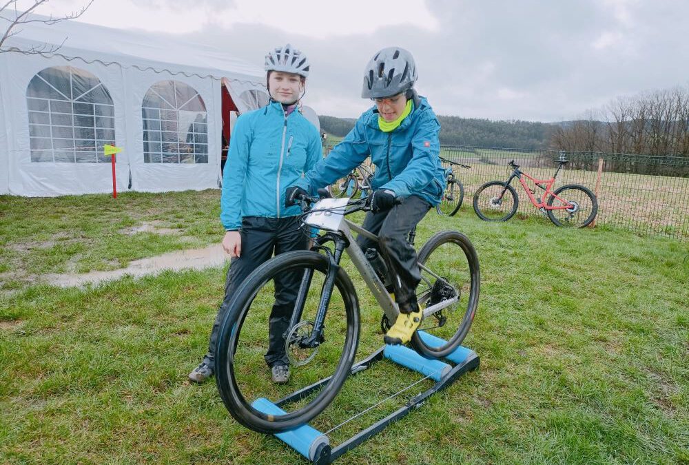 Herausfordernde Bedingungen beim ersten Cube-Cup-Rennen der Saison