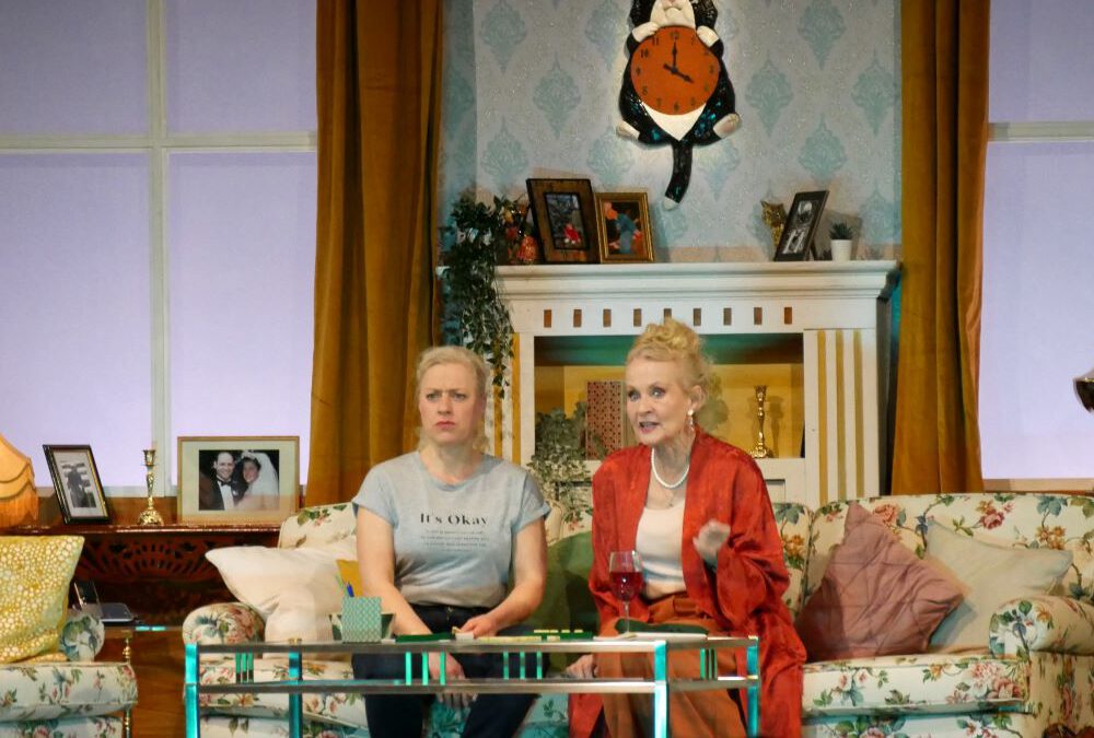 Heiterer Abschluss der Gunzenhäuser Theatersaison 2022/2023 – Willkommen im Hotel Mama