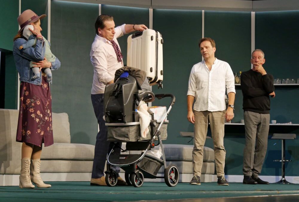 Drei Männer und ein Baby – Theaterunterhaltung mit Aussetzern