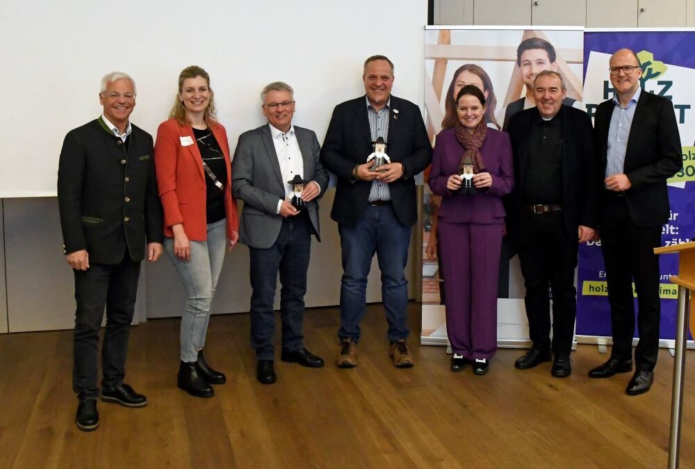 Neue Regeln auf dem Bau präzise erläutert —&nbsp;Bezirksversammlung der Zimmerer Mittelfranken