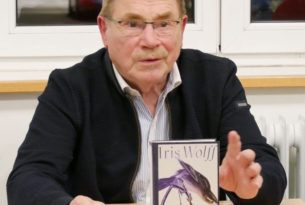 Vorsicht vor Klappentexten! Viel Lob und eine Portion Kritik gab es für aktuelle Neuerscheinungen beim Frühjahrs-Literaturcafé in der Stadt- und Schulbücherei