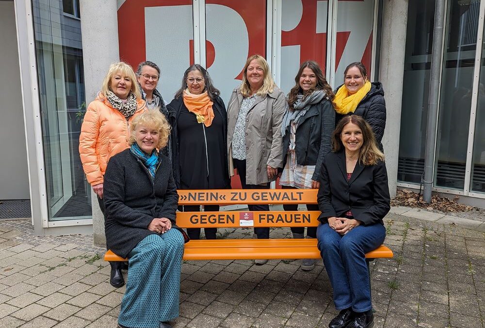 Nein zu Gewalt gegen Frauen — Orange Bank zieht vor BiZ der Agentur für Arbeit