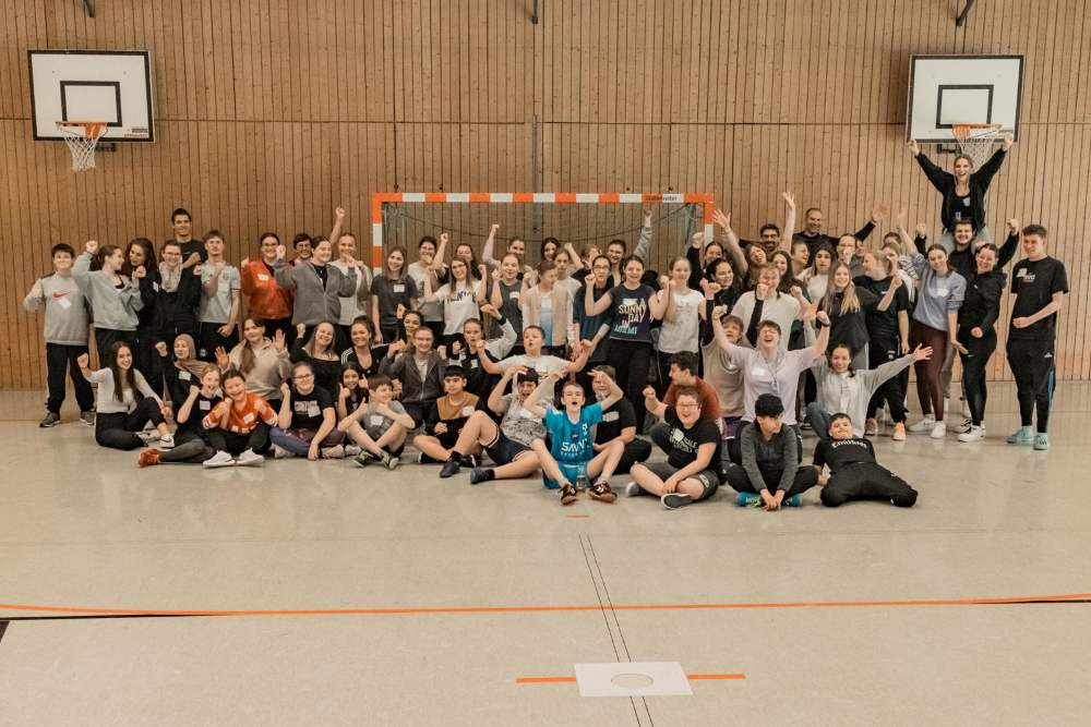 Kooperativer Sporttag — Schüler der Altmühlfranken-Schule und der Fachakademie für Sozialpädagogik beim Sport vereint