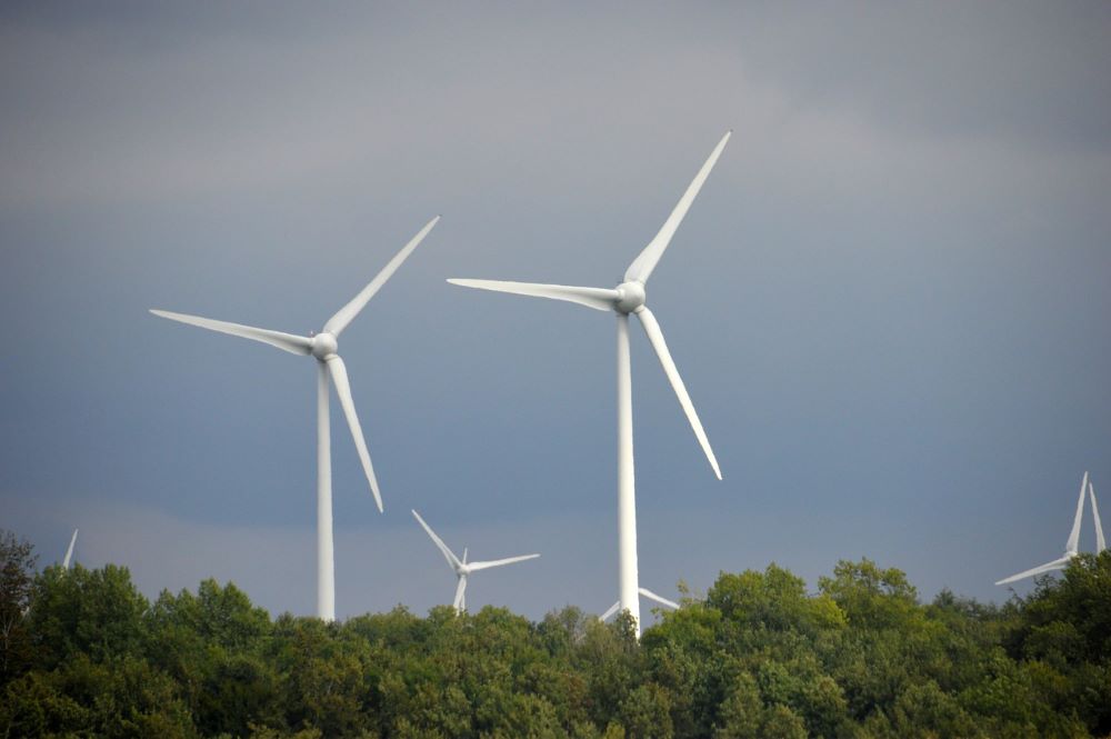 wind-turbine-3709111_1280