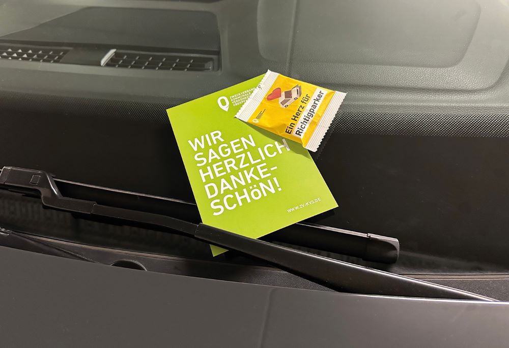 240605 PM Süße Überraschung für Richtigparker — fuer Kommunen — Bildquelle Julia Rösch_ZV KVS Oberpfalz