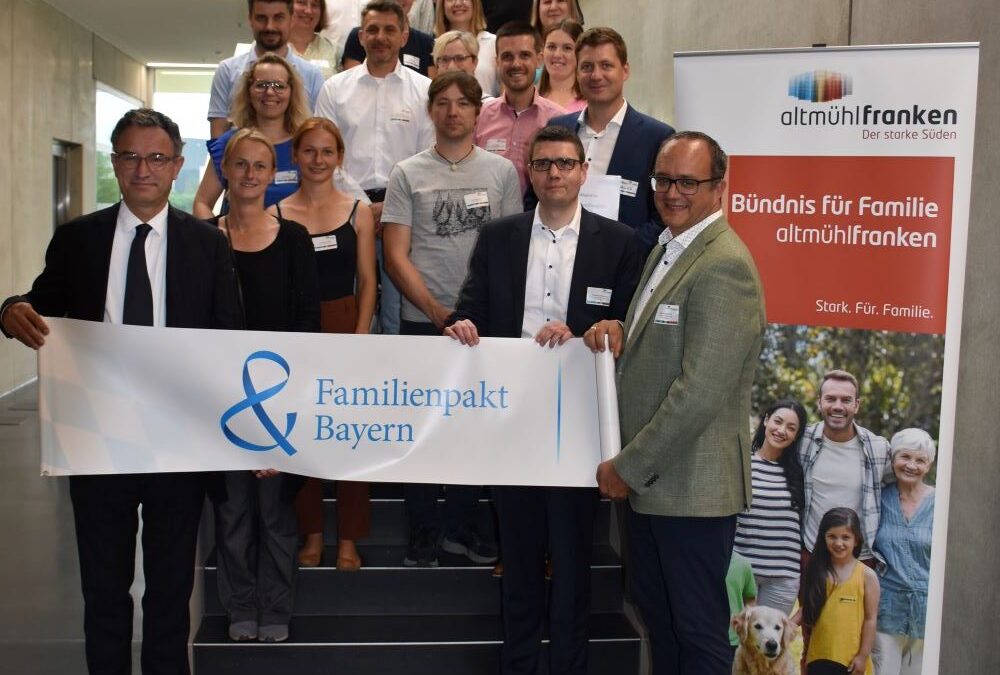 Familienpakt Bayern: Arbeitsministerium und Landkreis Weißenburg-Gunzenhausen begrüßen neun Mitglieder