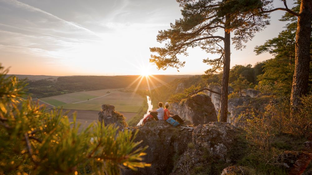 Der Naturpark Altmühltal liegt vor Allgäu und Tegernsee