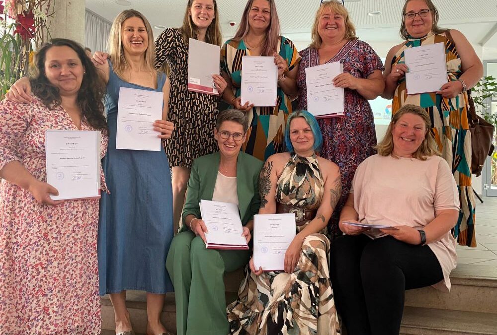 13 neue Kinderpflegerinnen — Nächster Vorbereitungskurs auf Externenprüfung startet am 01.10.