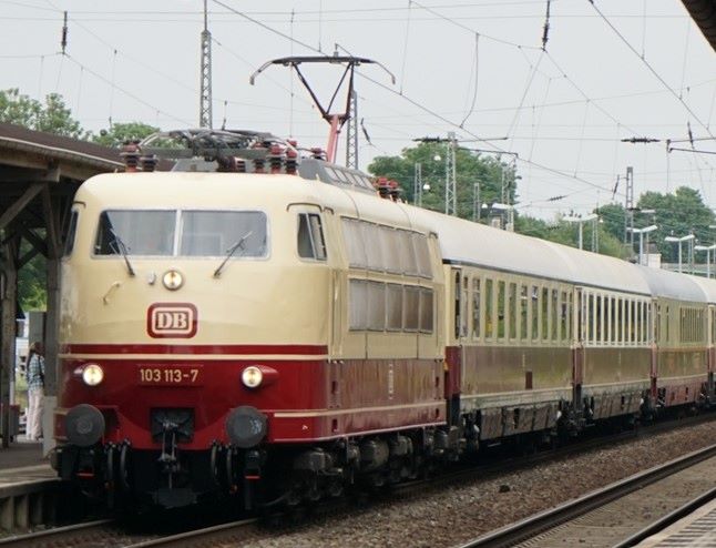 Adventsfahrten mit dem historischen EuroCity der 1980er Jahre