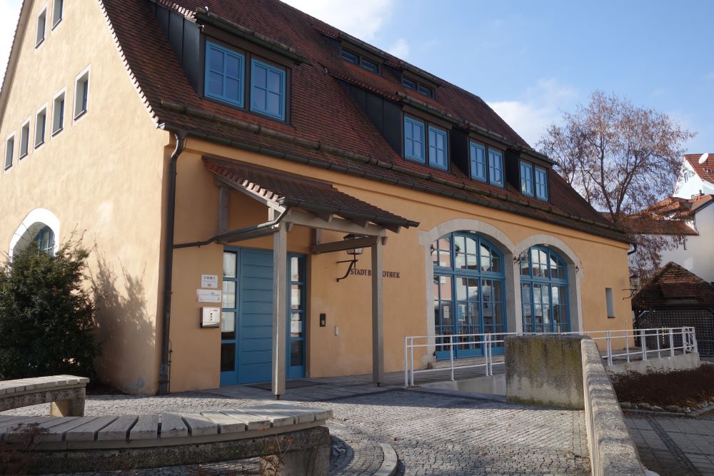 Bundesweiter Vorlesetag — Bürgermeisterin liest in der Stadtbibliothek Treuchtlingen
