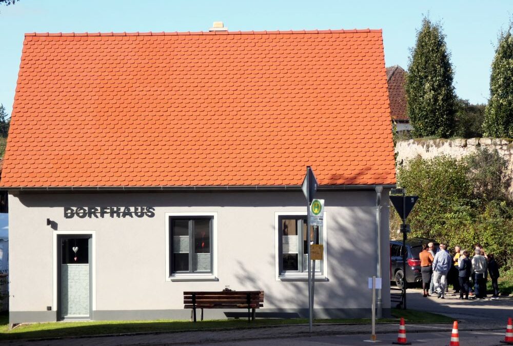 Klein und fein: Ein neues Gebäude in Untereschenbach ist Treffpunkt für die Dorfgemeinschaft.