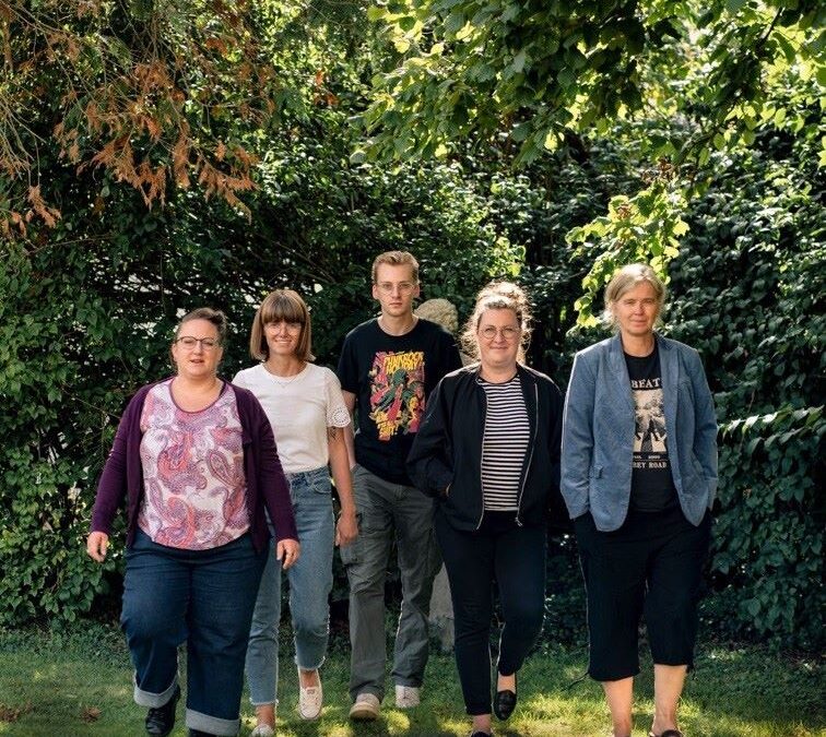 Es wird rosa, blau, grün und bluesig im März in der Kulturfabrik