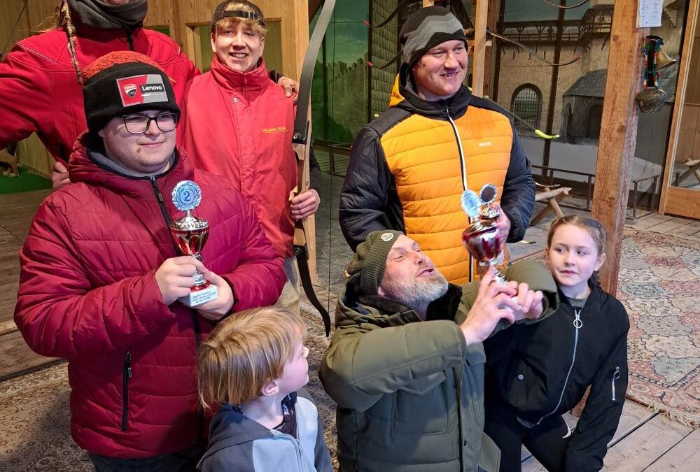 Brombachseer Winterspiele: Christian beweist Zielgenauigkeit beim Bogenschieß-Turnier