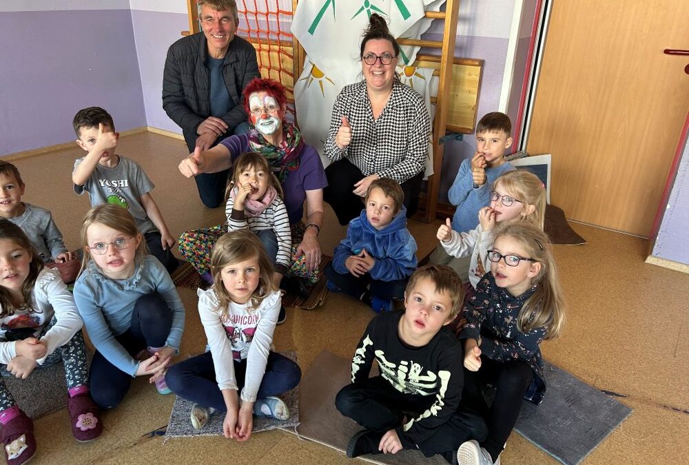 Umweltclownin besucht katholischen Kindergarten St. Michael in Gnotzheim