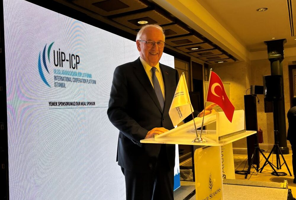 Ingo Friedrich Redner beim Bosporus-Gipfel in Istanbul