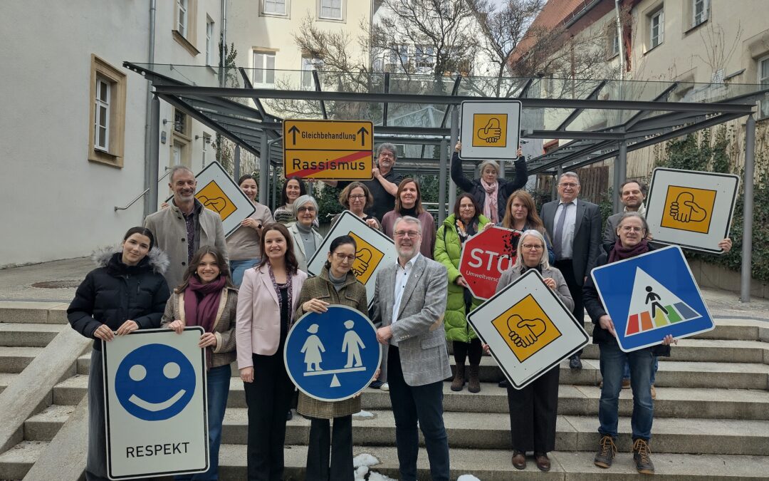 Verkehrsschilder der Gerechtigkeit in Weißenburg