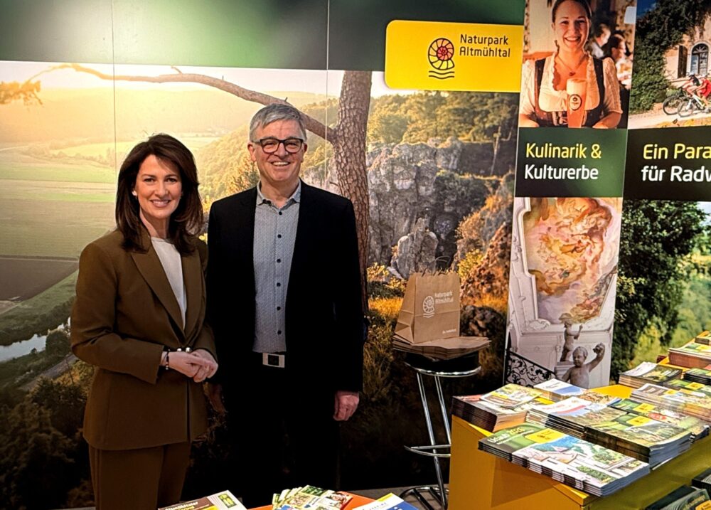 Messestand Naturpark Altmühltal mit Ministerin Kaniber im Februar 2026