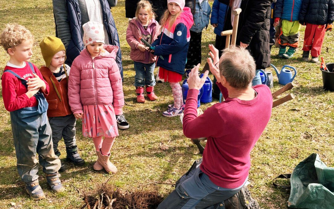 Mit Kindern gemeinsam ein Stück Zukunft pflanzen