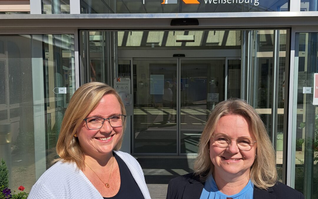 Pfarrerin Sibylle Bloch und Pfarrerin Julia Kleemann begleiten Menschen im Klinikum Altmühlfranken