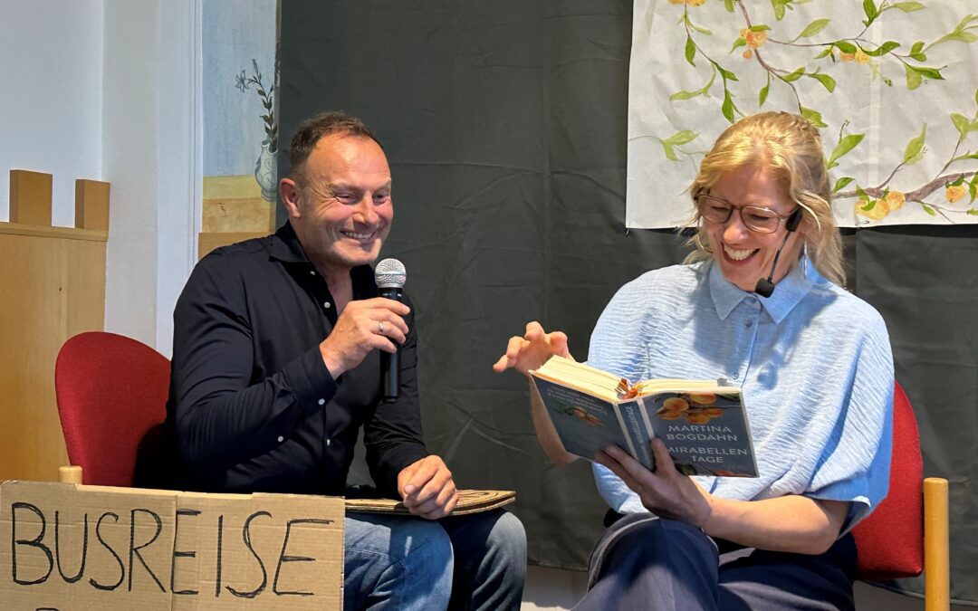 Martina Bogdahn las in der Stadt- und Schulbücherei aus Mirabellen-Tage