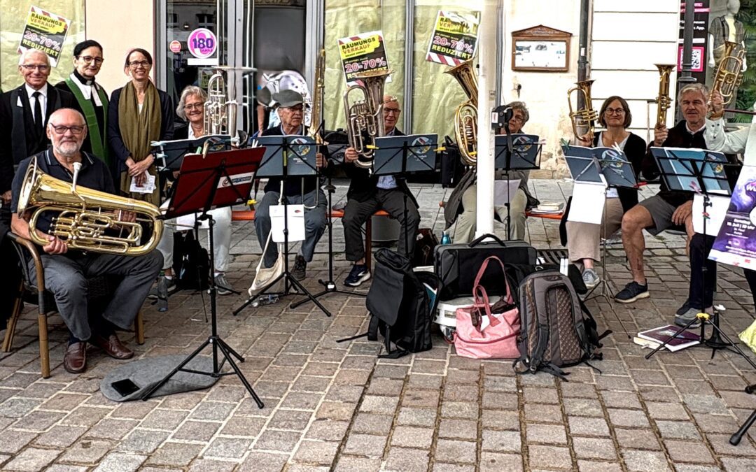 Sie trugen die farbigen Stolen des Diakons