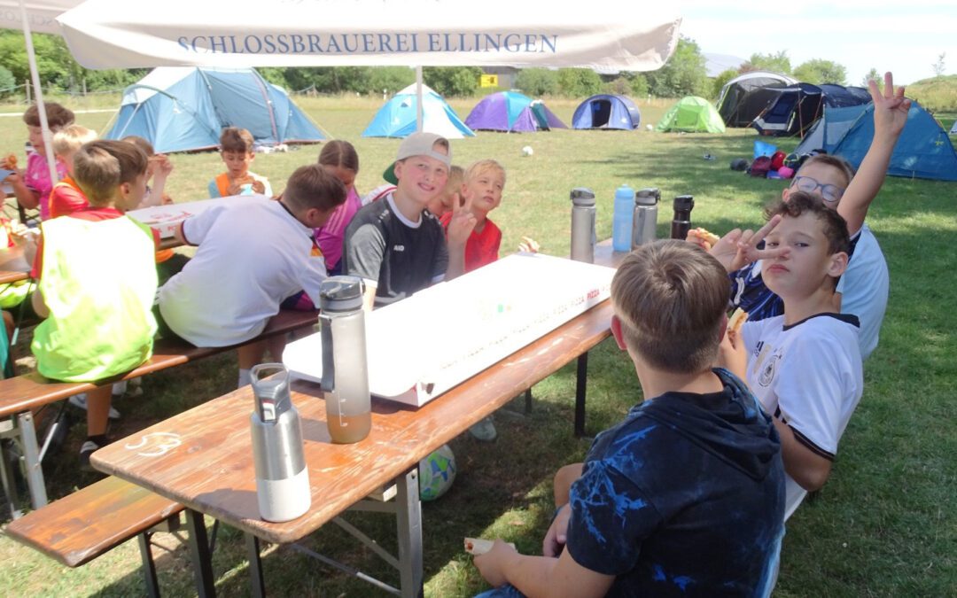 Kick & Camp 2026 – Fußballspaß und Übernachtung am Waldplatz