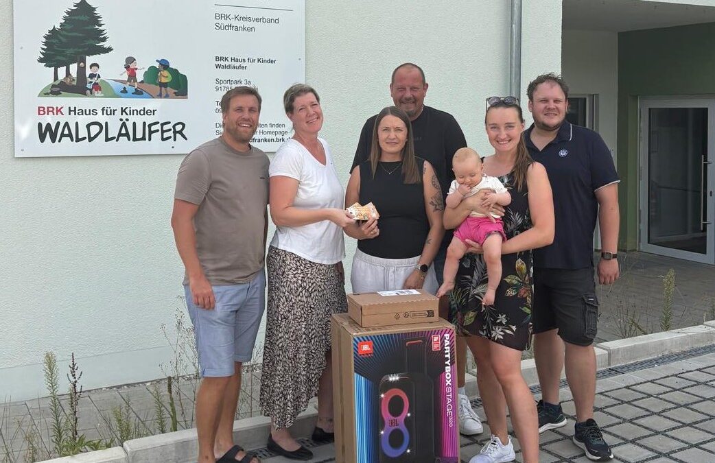 AWO spendet Kita „Waldläufer” weitere Musikbox und zusätzliche 500 Euro
