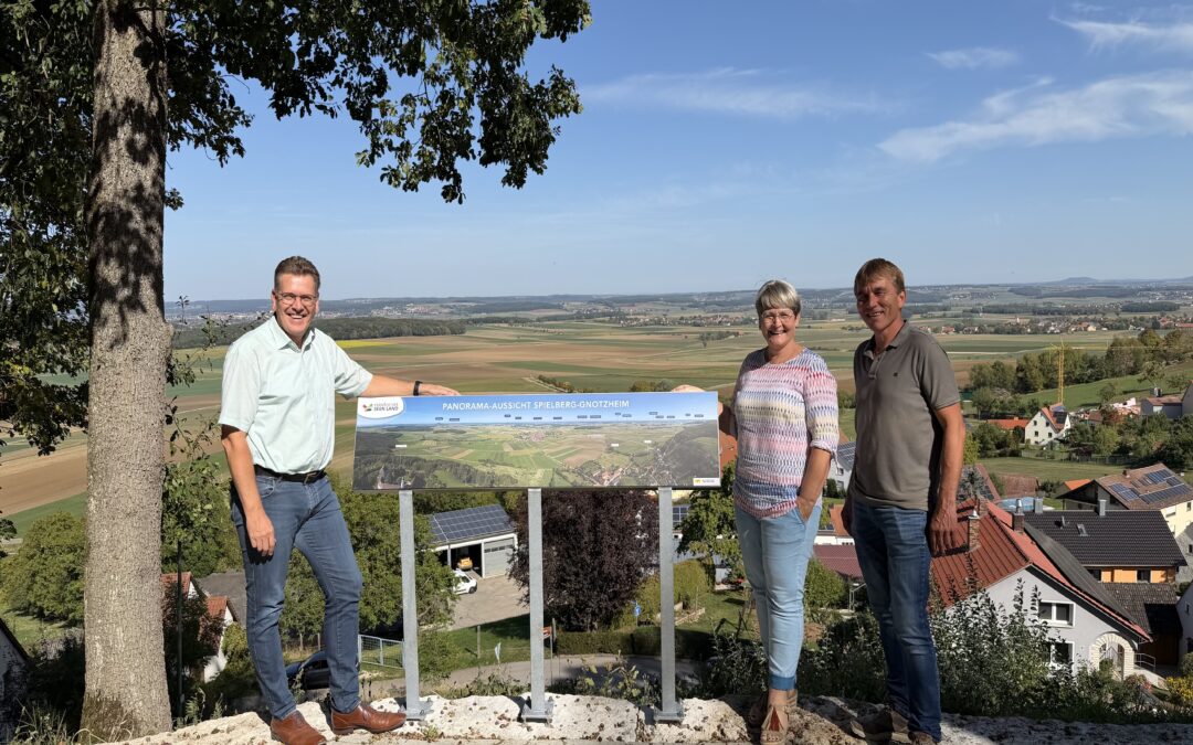 Neue Panoramatafel eröffnet weite Blicke über das Fränkische Seenland